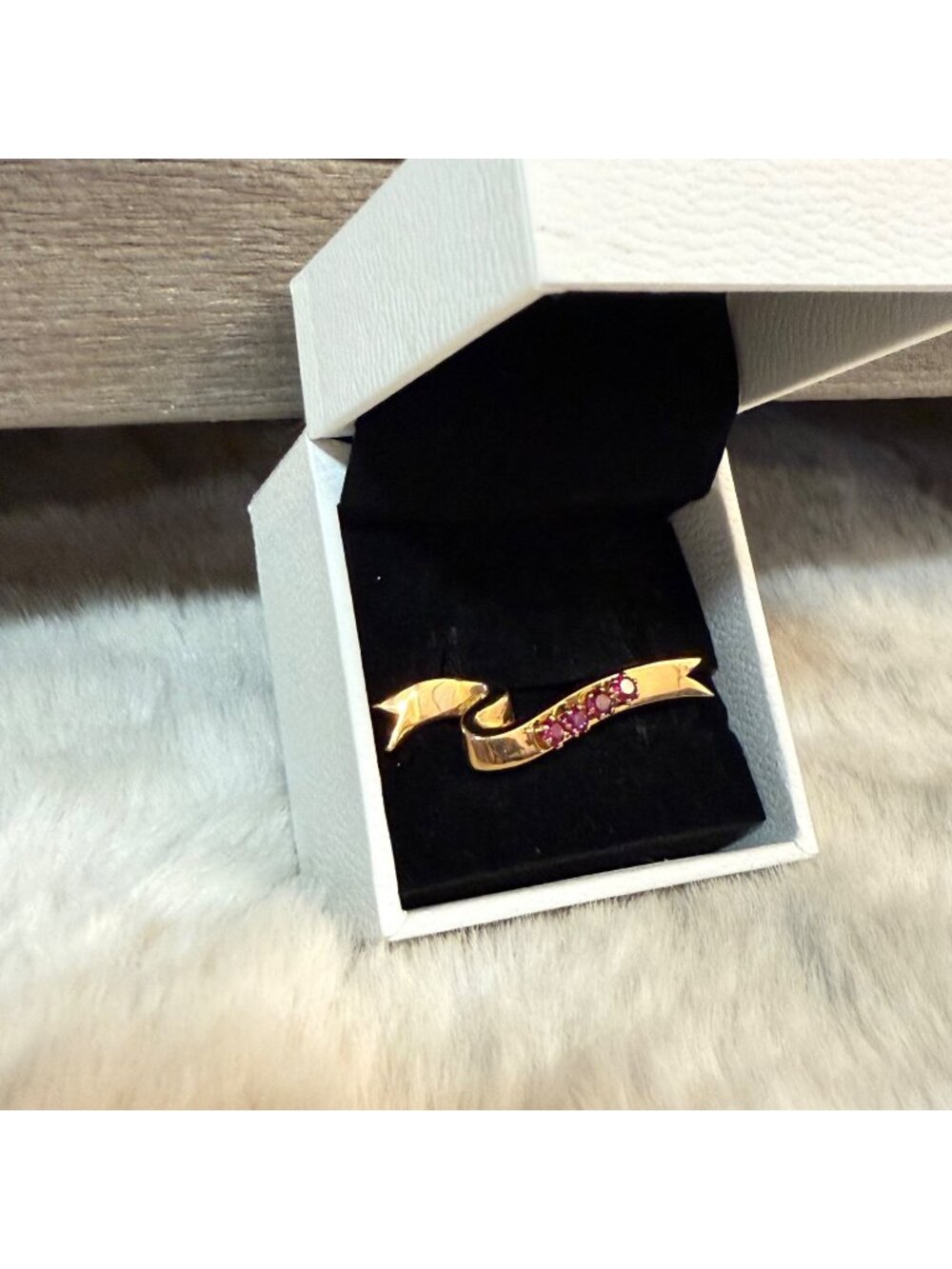 Vintage 80's Avon Presidents Club Award Ruby & Gold Toned Lapel Pin Brooch